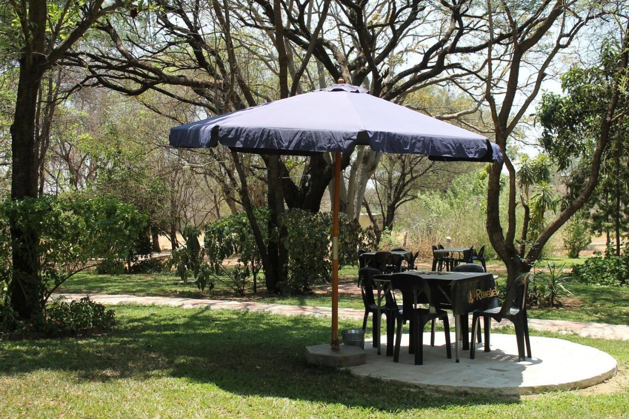 Divundu Guest House Exterior photo