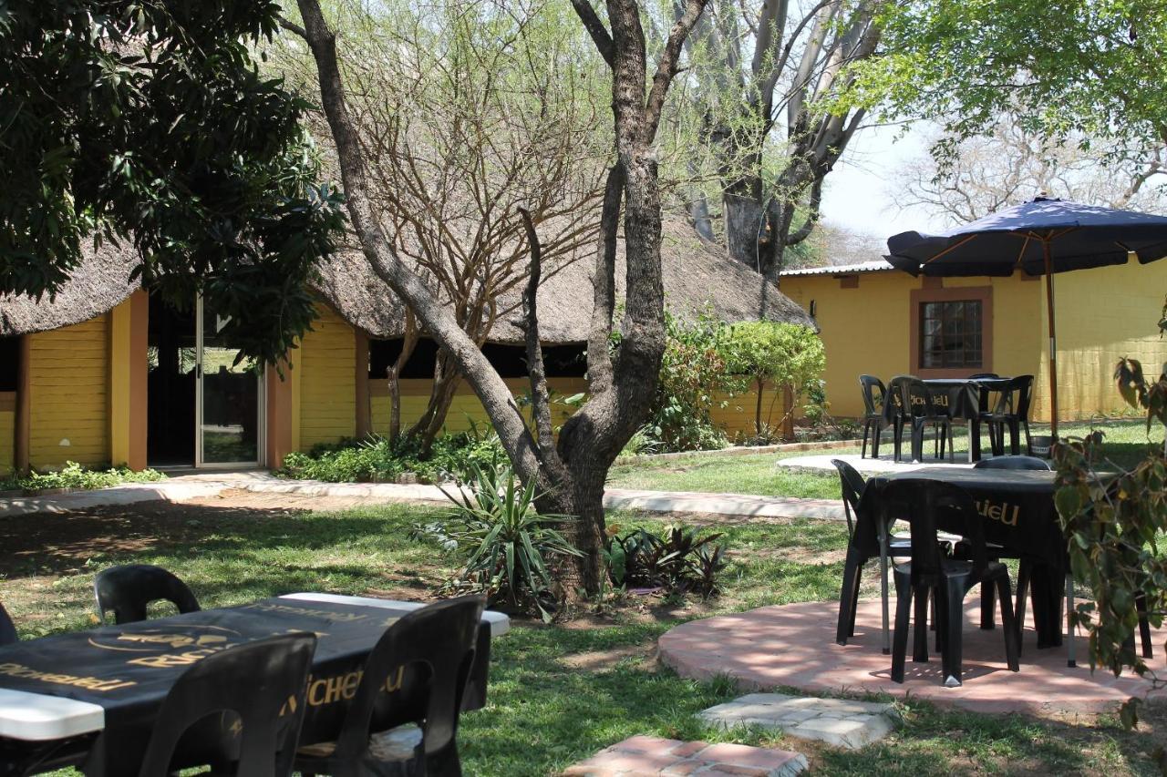 Divundu Guest House Exterior photo